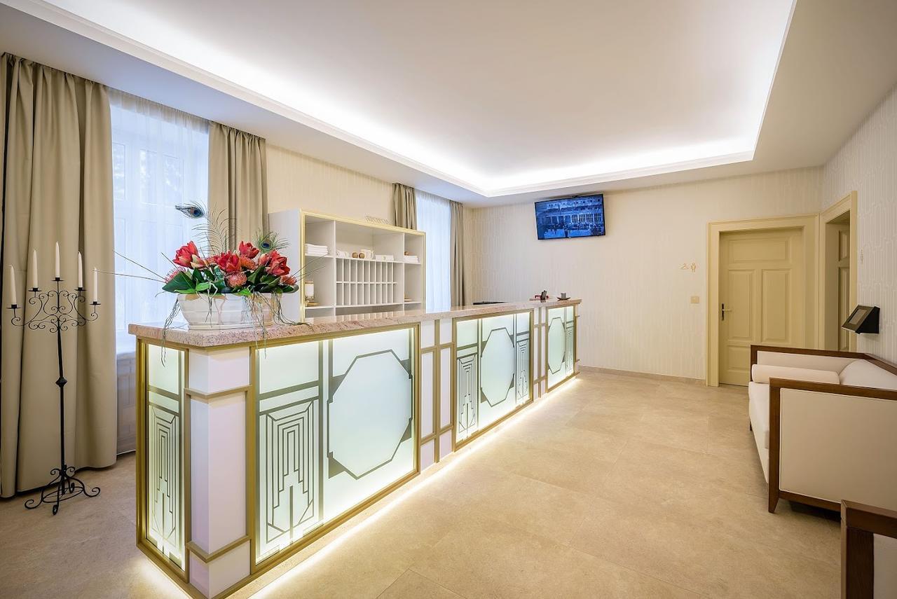 Royal Palace Turčianske Teplice 外观 照片